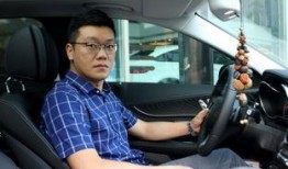 赵先生爆料大巴车视频,惊险一幕！大巴车视频引发网友热议