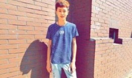 抖音网红校服妹妹吃瓜,校园生活趣味横生